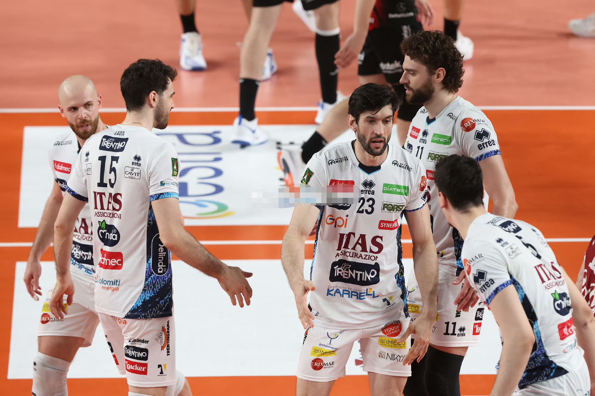 意大利男篮险胜中国男篮，汉密尔顿送出助攻