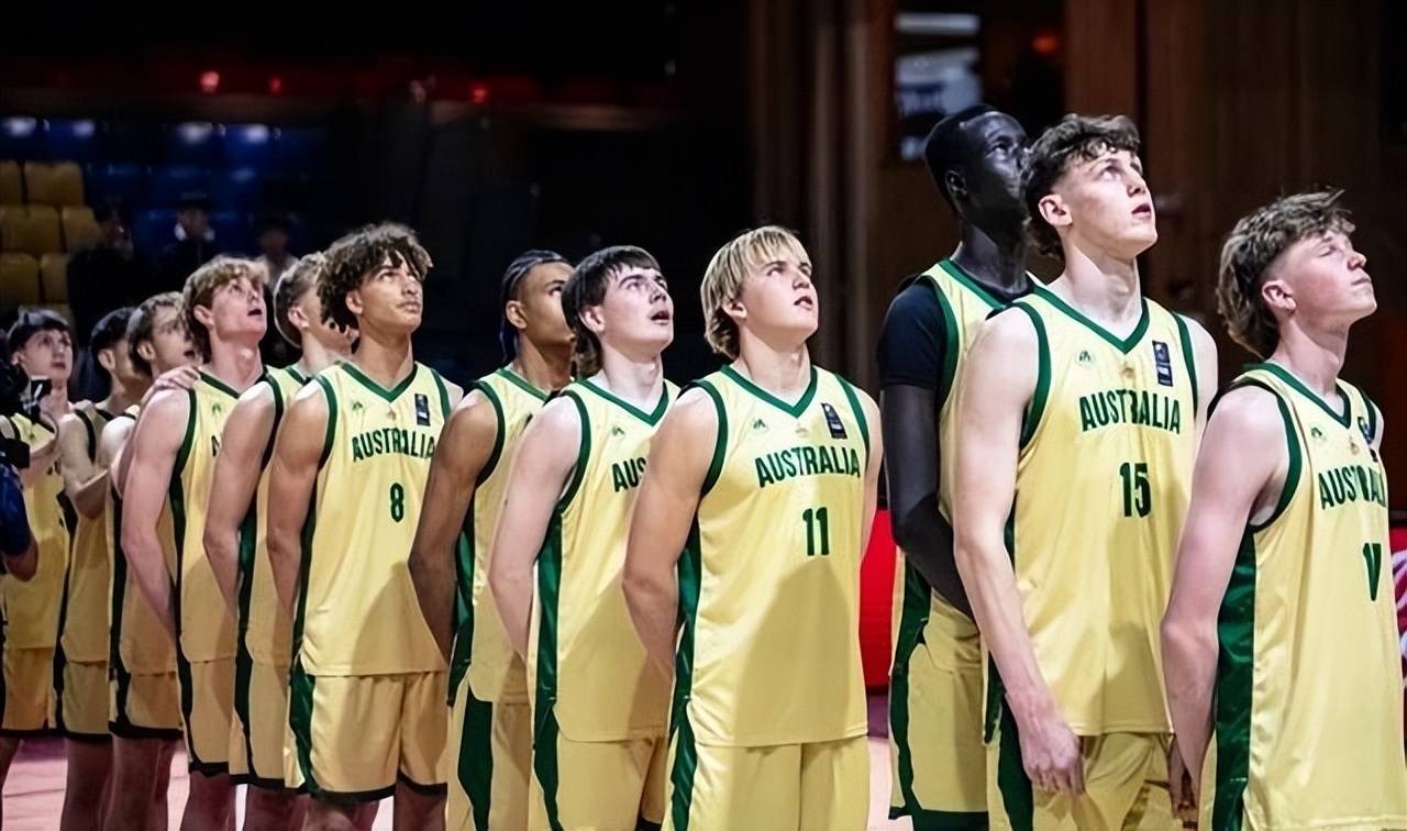 意大利男篮险胜中国男篮，汉密尔顿送出助攻