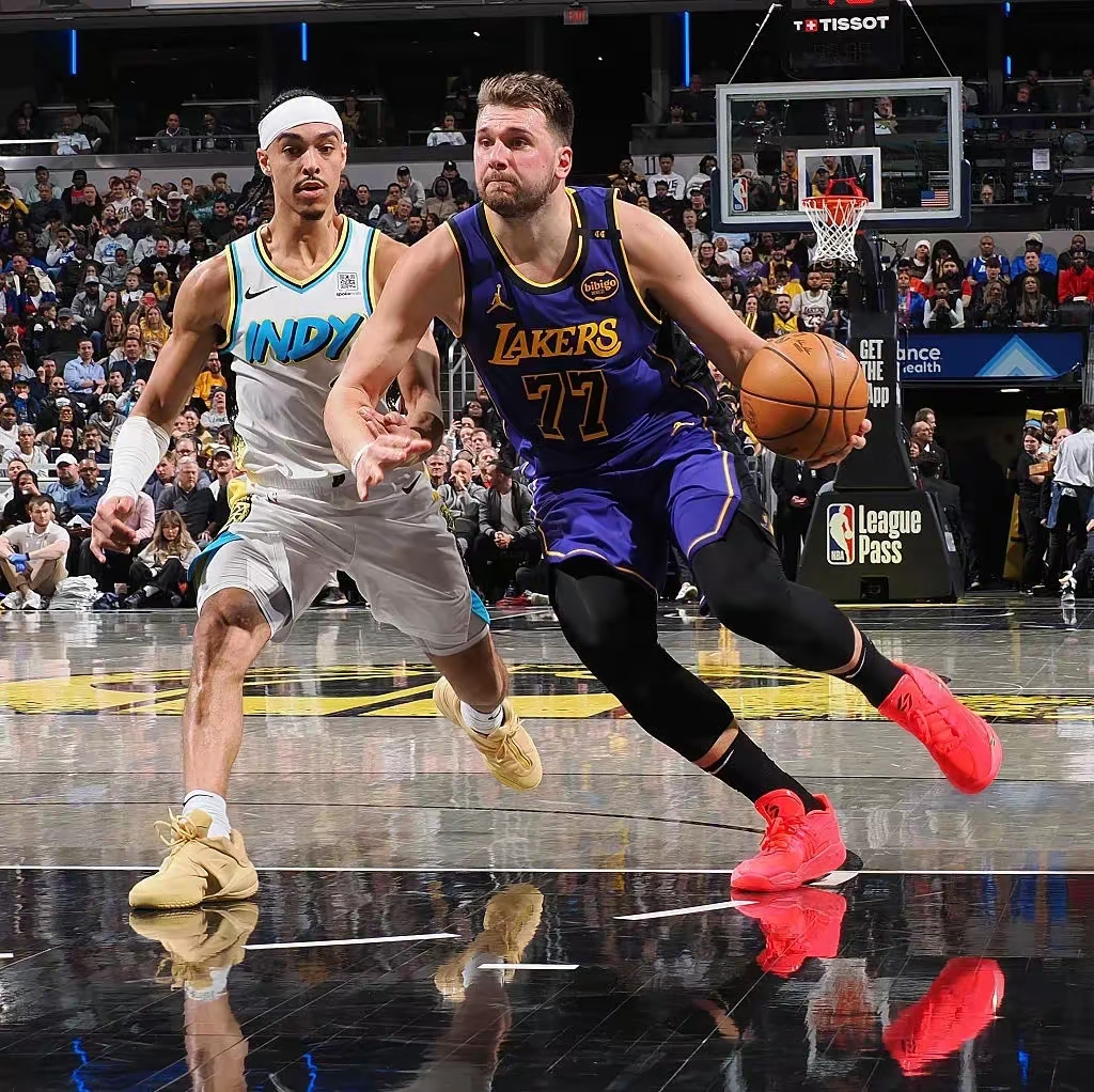 篮网逆转尼克斯，詹姆斯送出助攻