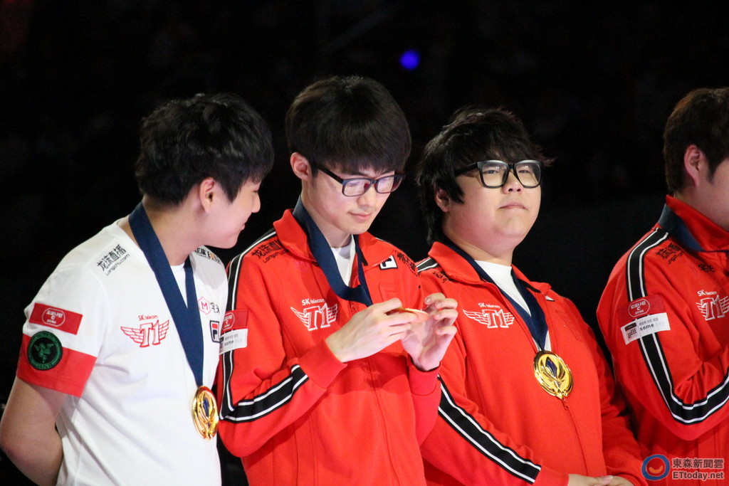 FPX鏖战CLG，Faker关键制胜