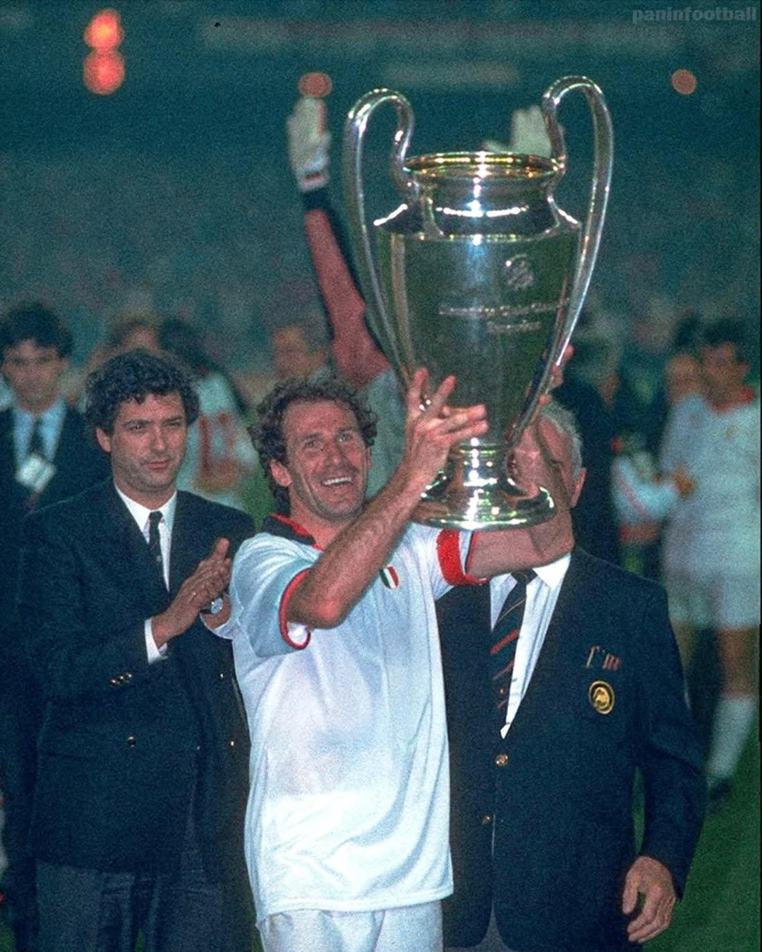 AC米兰轻取利物浦,若日尼奥惊艳四座 AC米兰轻取利物浦,若日尼奥惊艳四座