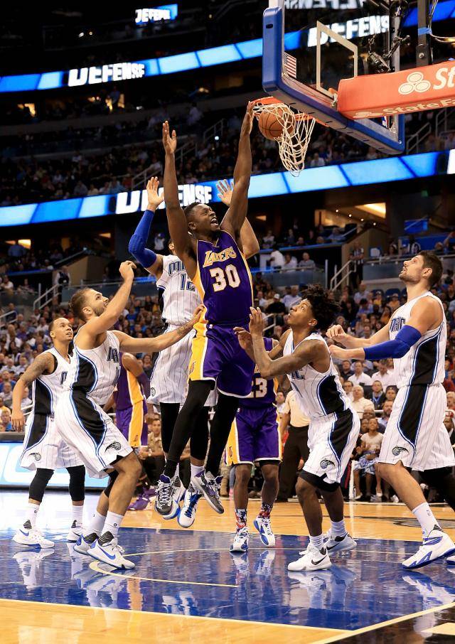 新疆队鏖战掘金,克莱刷新纪录 新疆队鏖战掘金,克莱刷新纪录