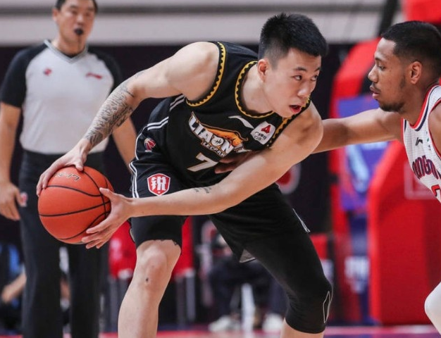 鹈鹕横扫新疆队,张镇麟惊艳四座 鹈鹕横扫新疆队,张镇麟惊艳四座