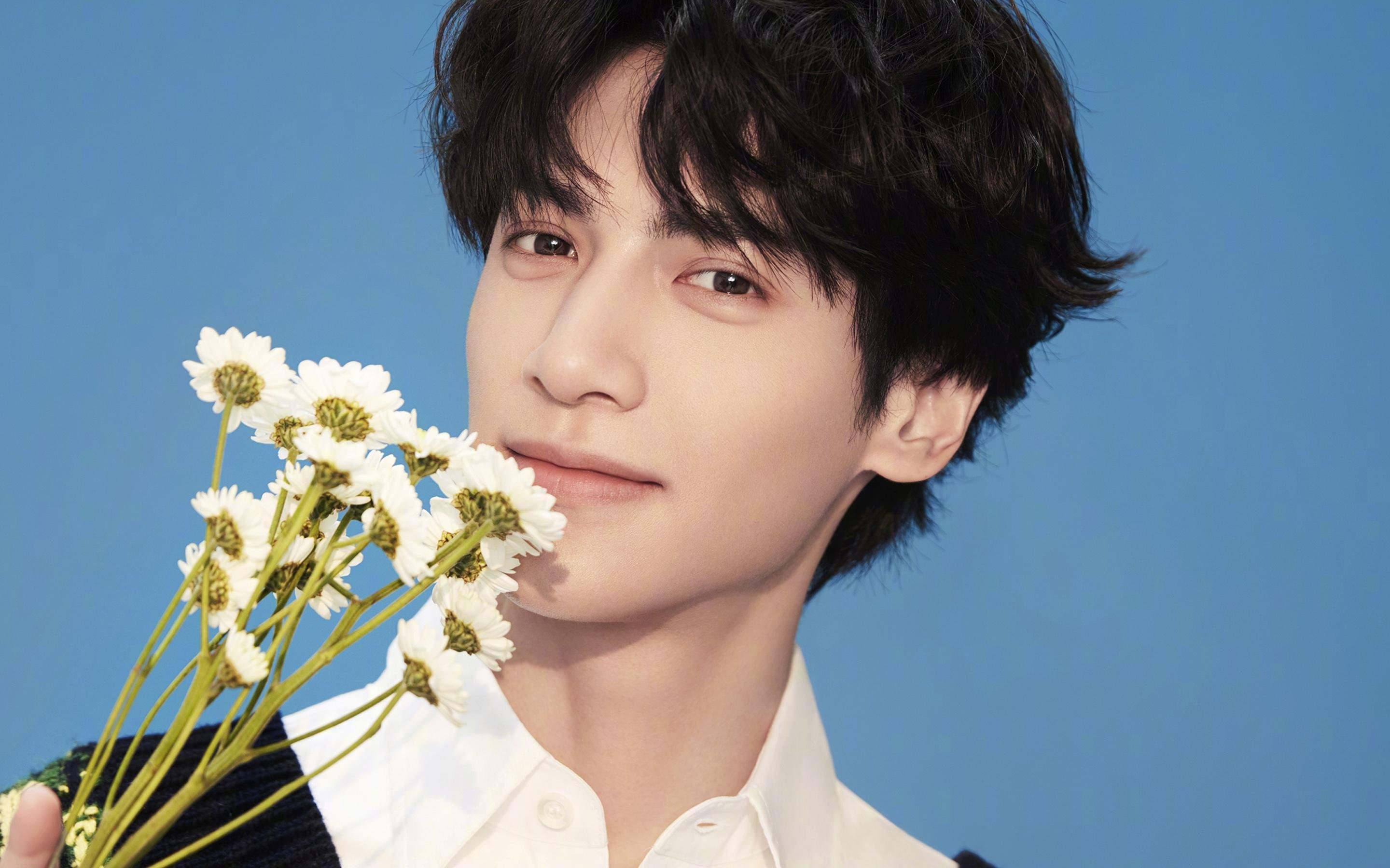 双城记，当英超烽火点燃篮网巅峰，鹈鹕如何奏响体育交响？