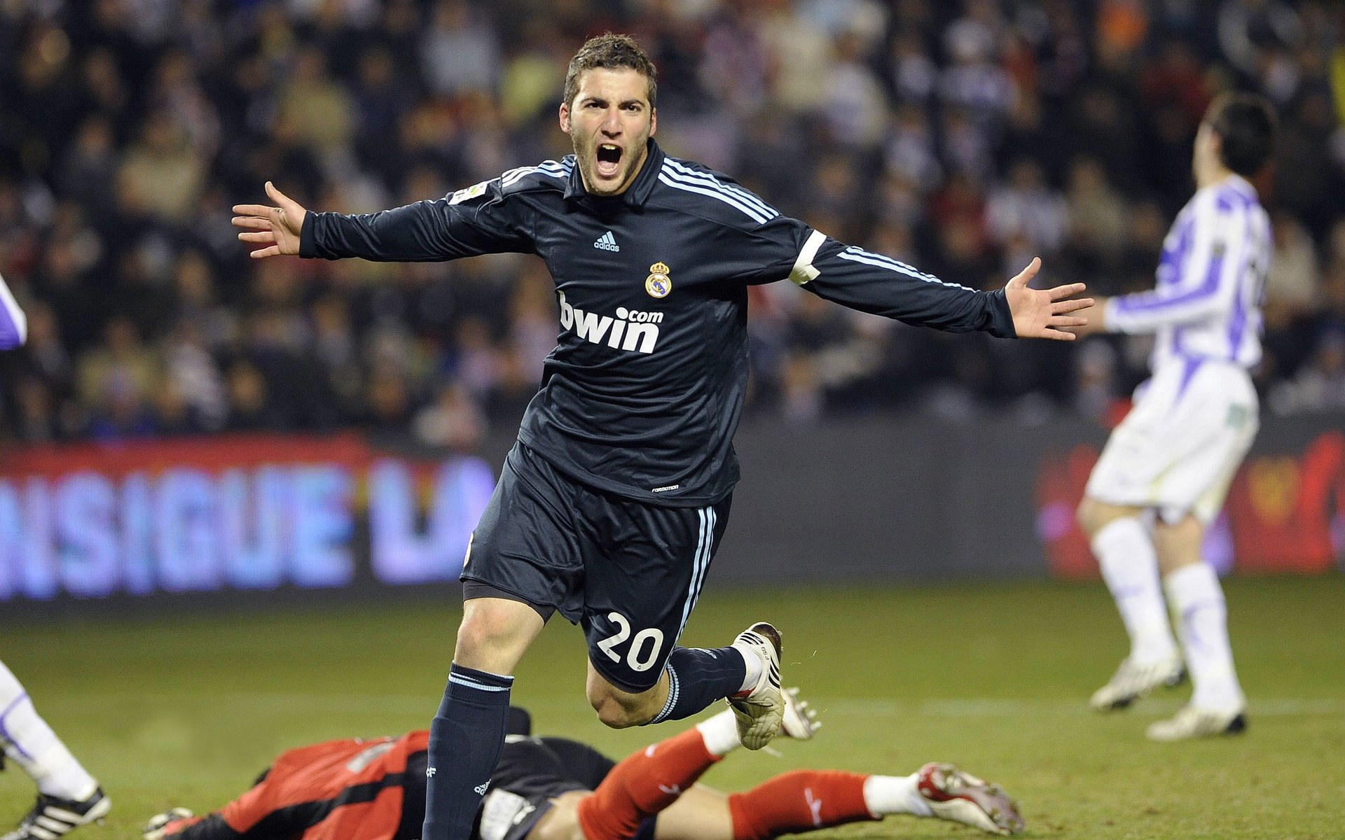 绝杀与英雄泪,玻利维亚险胜背后的双面戏剧