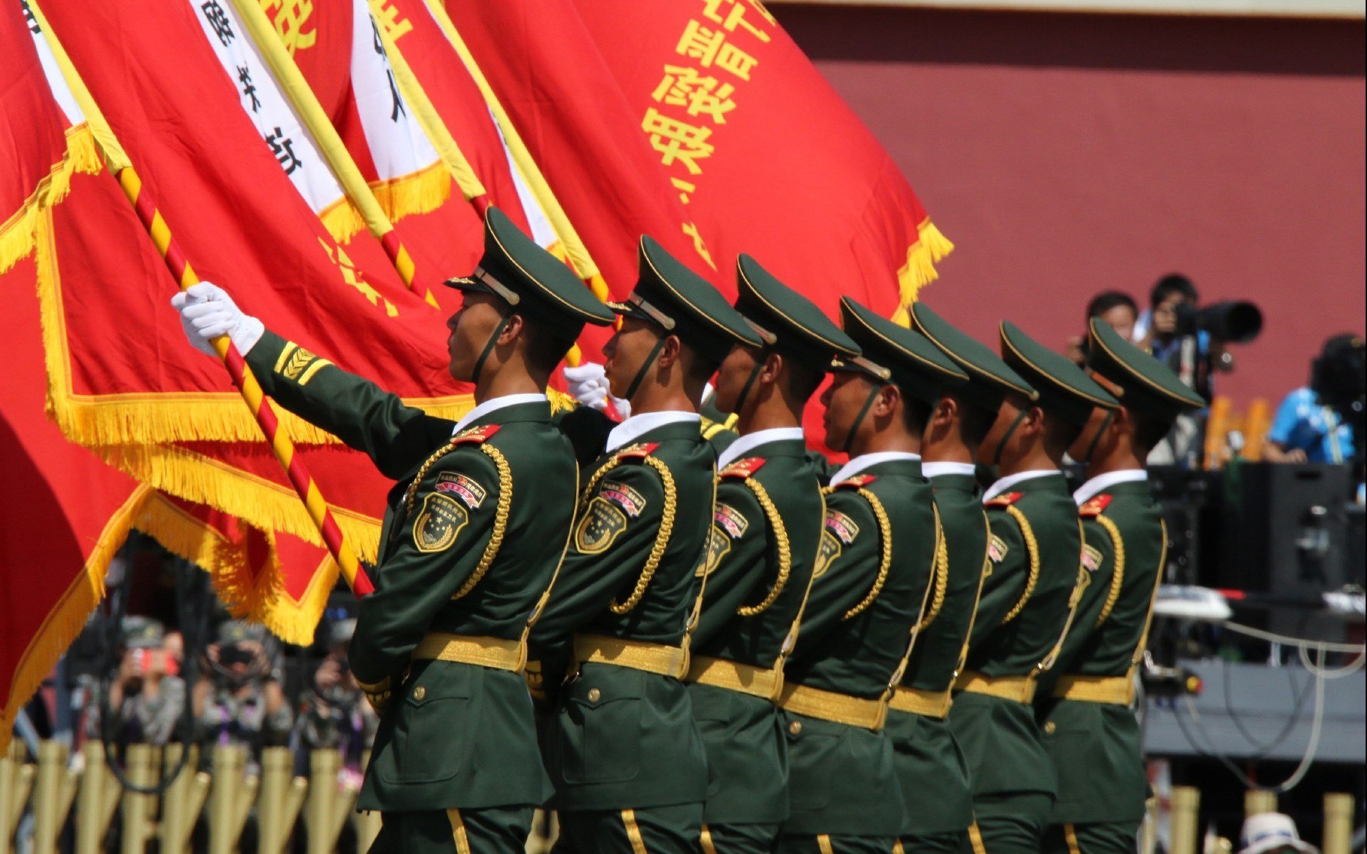 当德意志铁骑遭遇乌拉圭铁壁，为何是卡塞米罗成为了那个破壁人？